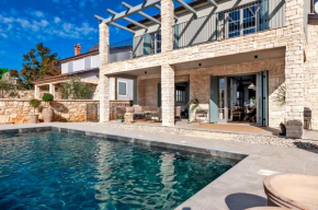 Villa Art Renata with Pool, Sauna & Hot tub